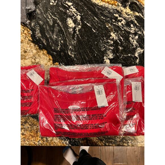 NWT Old Navy Women's Red Loose Stand for Freedom T-Shirt - Picture 4 of 7